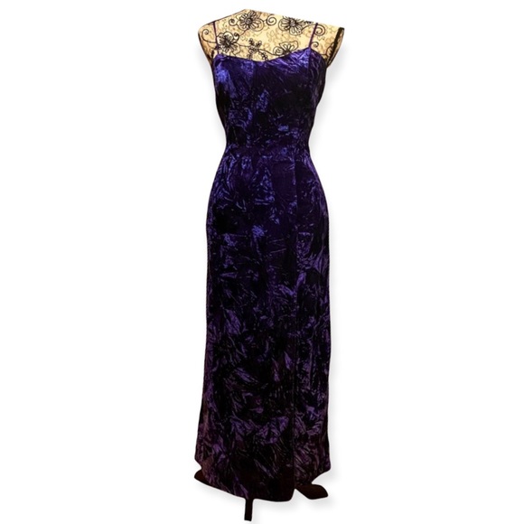 Savannah Dresses & Skirts - 90s Vintage Crushed Velvet Spaghetti Strap Maxi Dress